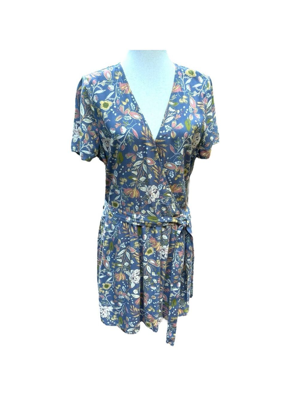 Susina M 8/10 Feminine Floral Wrap Dress Soft Rayon Flowy Casual Style Brunch - Picture 6 of 16